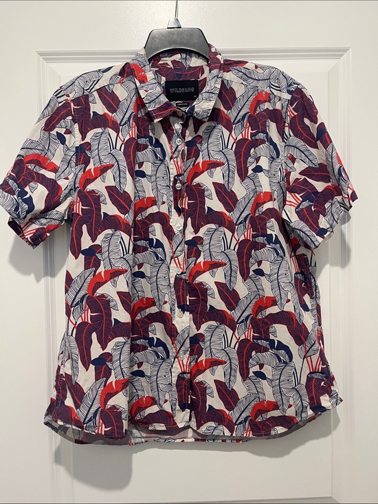 Wildfang Tops - Wildfang button up shirt in leaf print